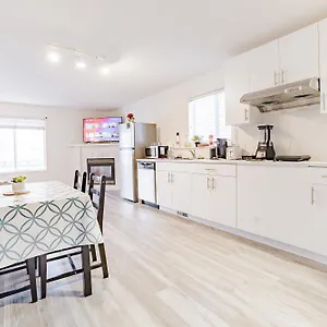 Walkout Basement Suite, 2 Bdr 4bd, Bright And Spacious Apartment Calgary
