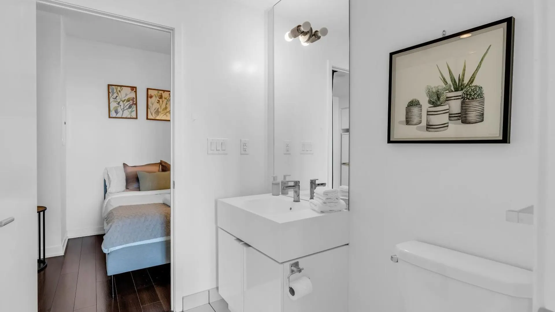 Downtown Condo - Free Parking/Self Check-In Toronto 0*,