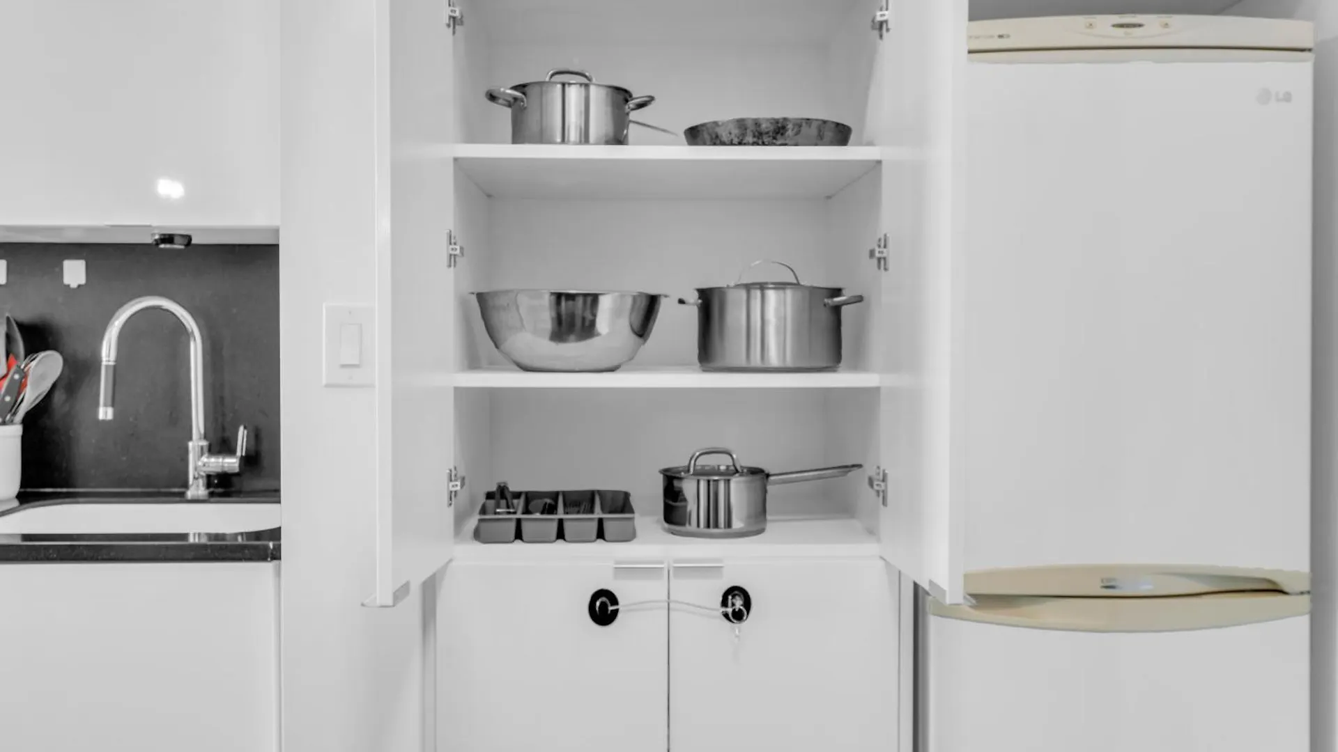 Downtown Condo - Free Parking/Self Check-In Toronto