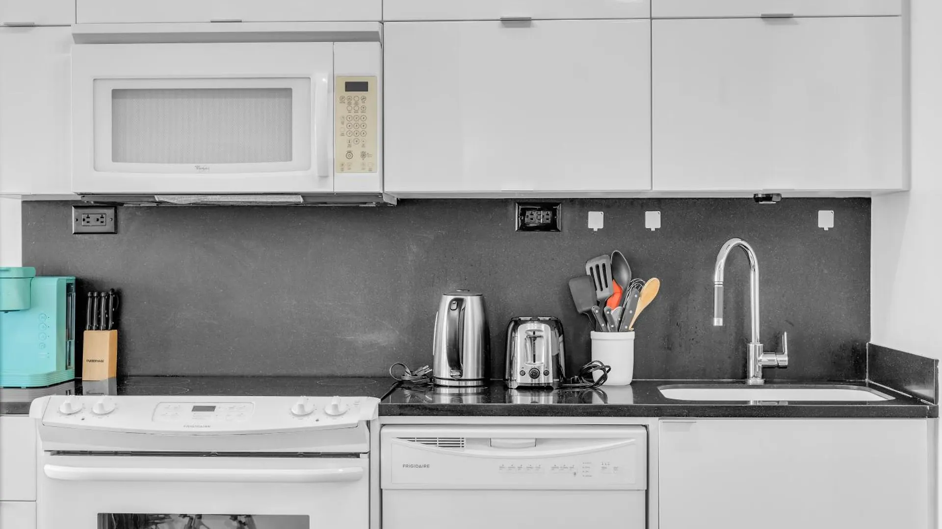 Apartment Downtown Condo - Free Parking/Self Check-In Toronto