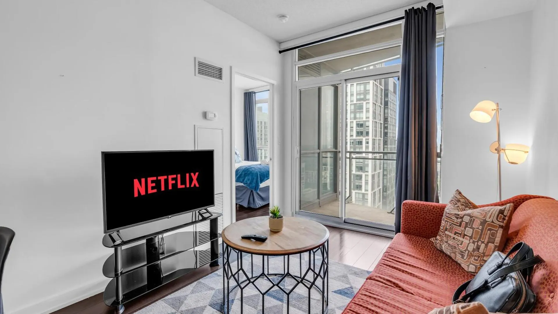 Apartment Downtown Condo - Free Parking/Self Check-In Toronto