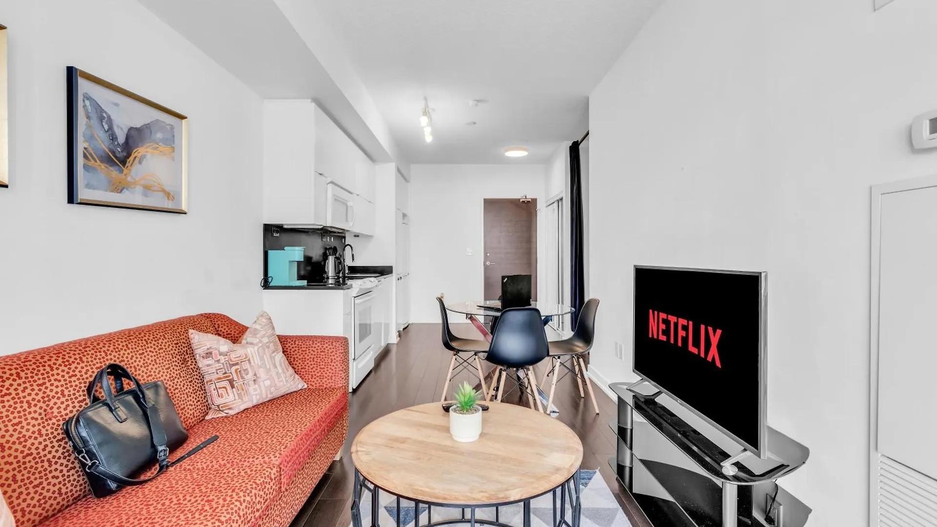 Downtown Condo - Free Parking/Self Check-In Toronto Apartment